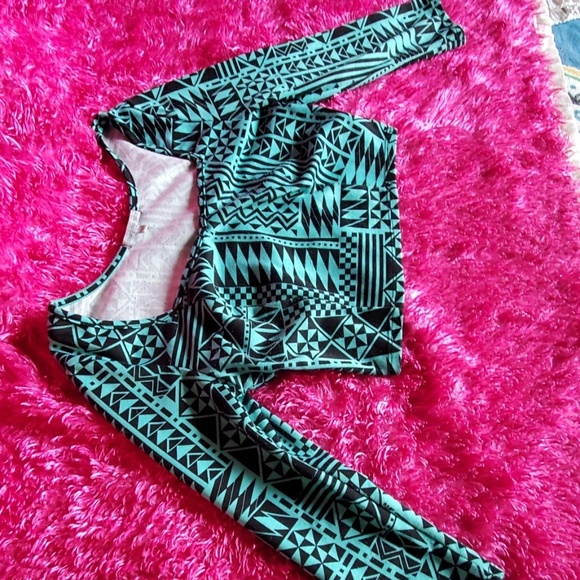 Aztec Crop Top - Picture 2 of 3